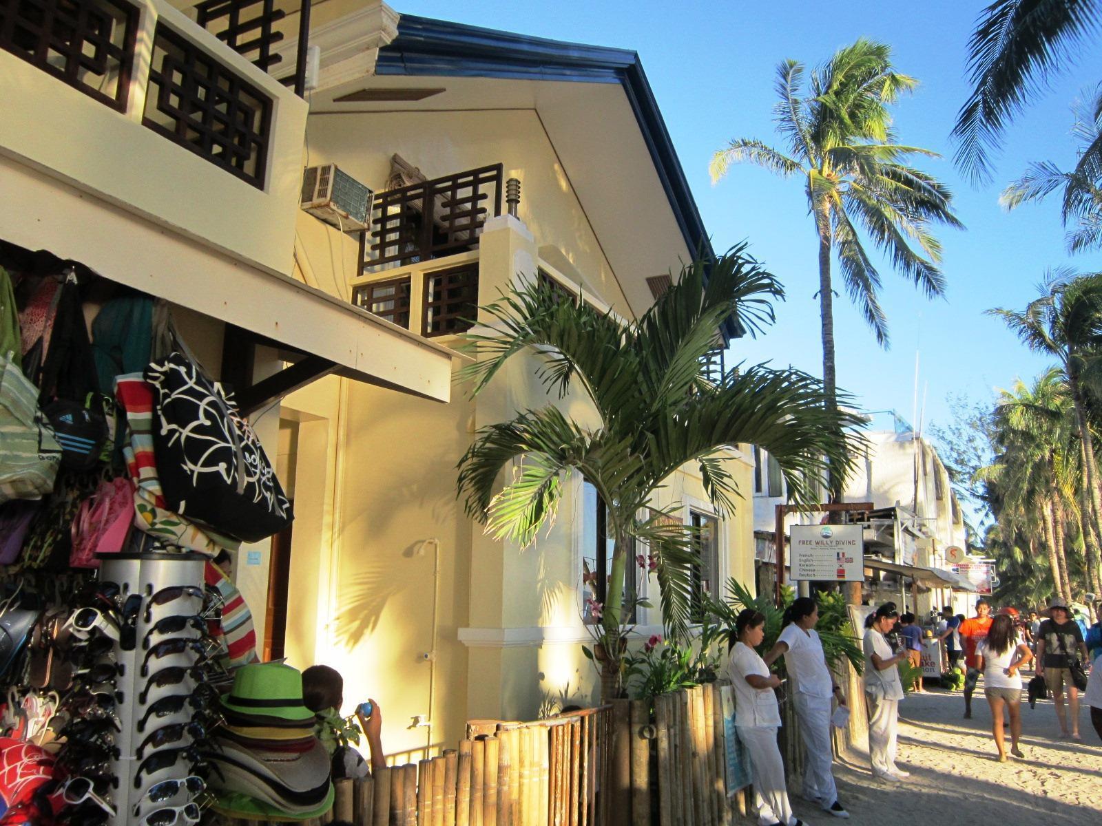 Casa Fiesta Resort Boracay Island Exterior photo